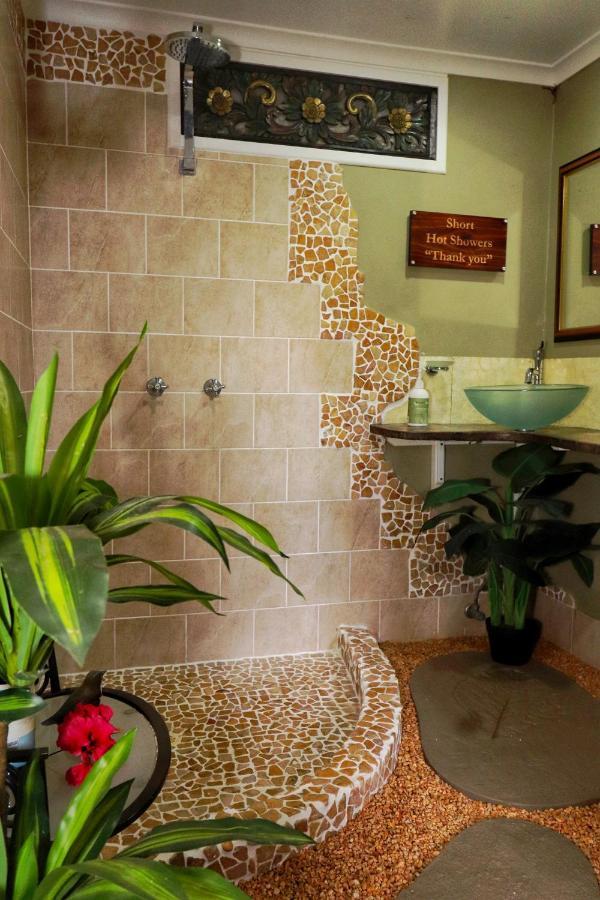 Whitsundays Bnb Retreat Airlie Beach Bagian luar foto