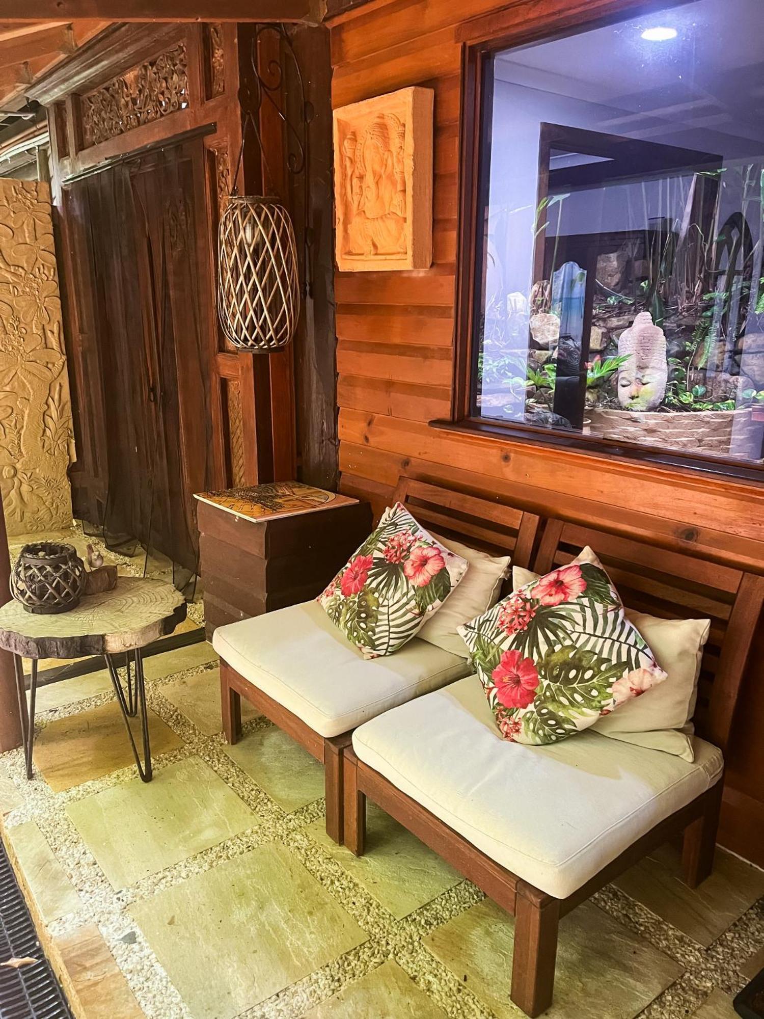 Whitsundays Bnb Retreat Airlie Beach Bagian luar foto